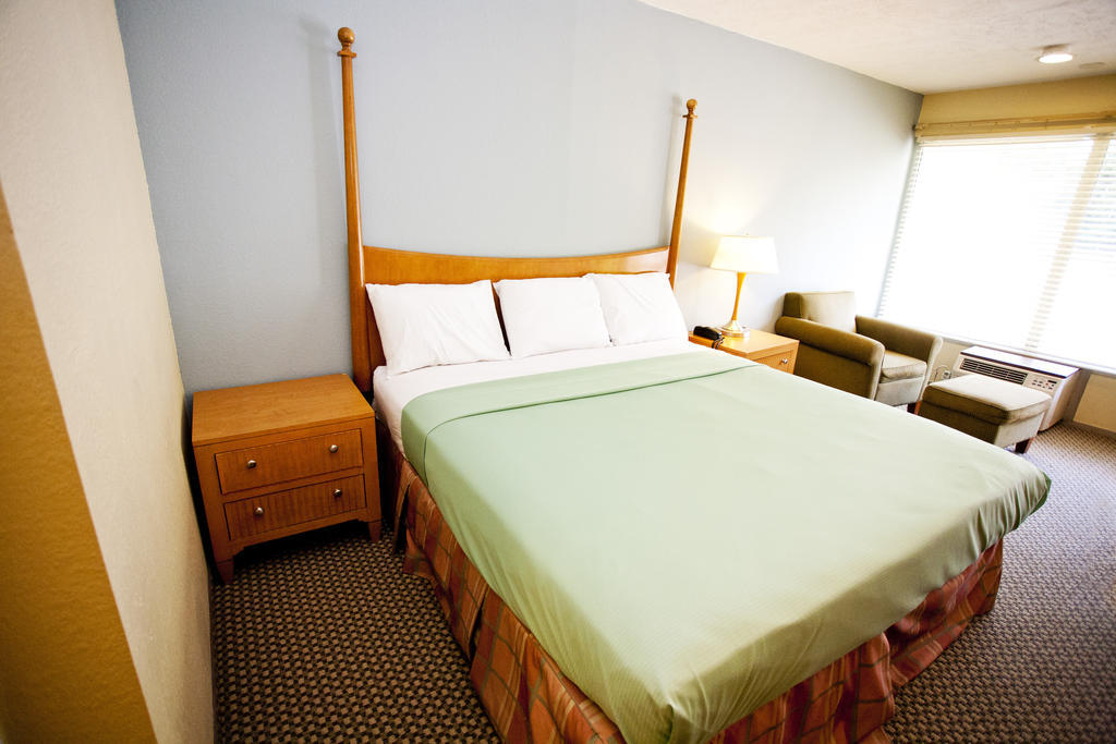 Star City Inn And Suites Grove Stadt Zimmer foto